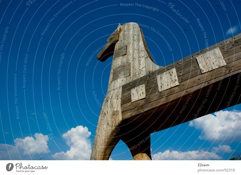 Trojan horse Clouds White Animal Wood Wood flour Greek War Things more trojan trojan horse Sky Blue Past trojan war was Hiding place