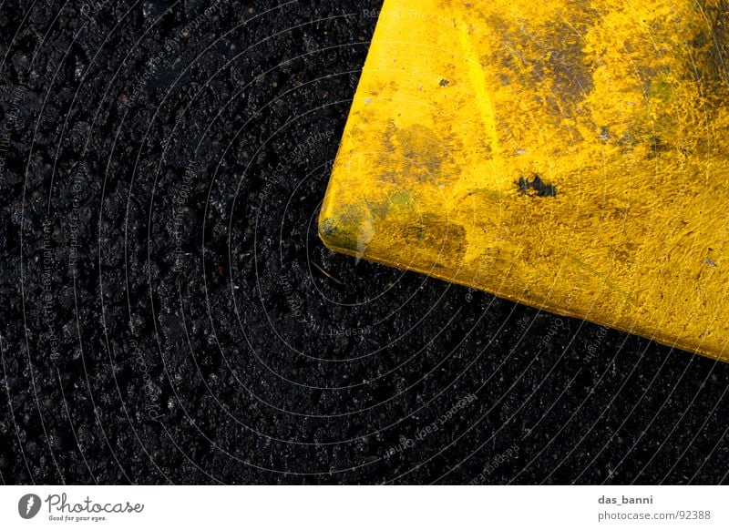 top right Black Yellow Asphalt Tar Unhealthy Transport Environment Adjacence Dangerous Warning colour Structures and shapes Bird's-eye view Hard Bright yellow