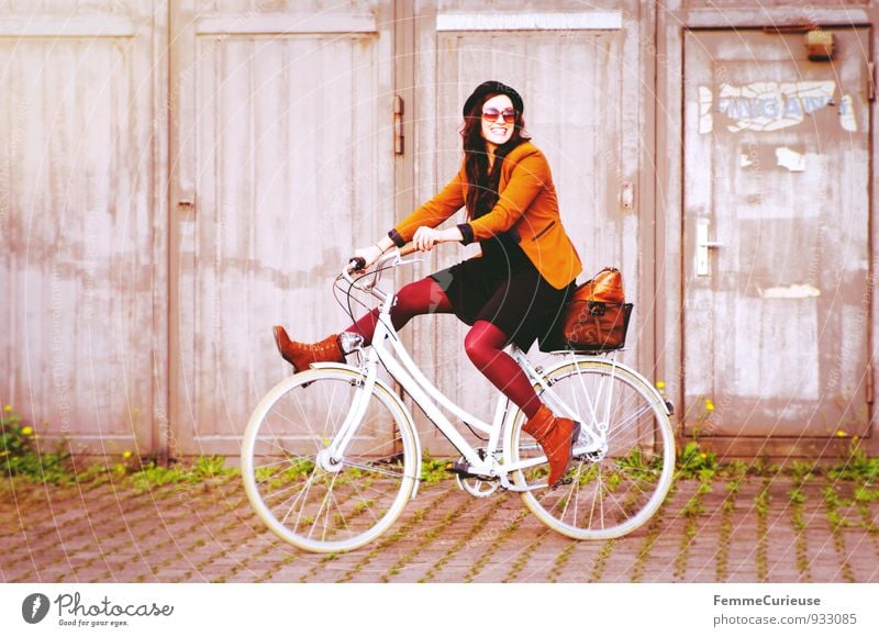 Bicycle fun_05 Lifestyle Feminine Young woman Youth (Young adults) Woman Adults 1 Human being 18 - 30 years Contentment Movement Joie de vivre (Vitality)