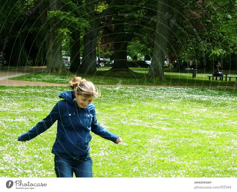 zest for life Woman Happiness Meadow Green Park Tree Daisy Flower Jump Joie de vivre (Vitality) Spring Exterior shot Snapshot Joy Happy Enthusiasm Germany