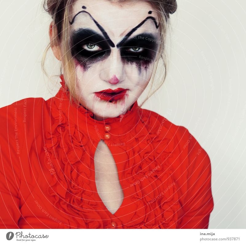 Woman made up as horror clown Feasts & Celebrations Carnival Hallowe'en Threat Dark Moody Animosity Force Hatred Whimsical Monster Creepy Aggression Horror film