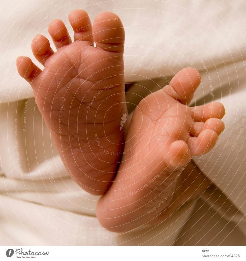 little girls feet II Toes Sole of the foot Footprint Baby Small Girl Recklessness Relaxation 2 10 Harmonious Light heartedness Toddler Feet Blanket Lie