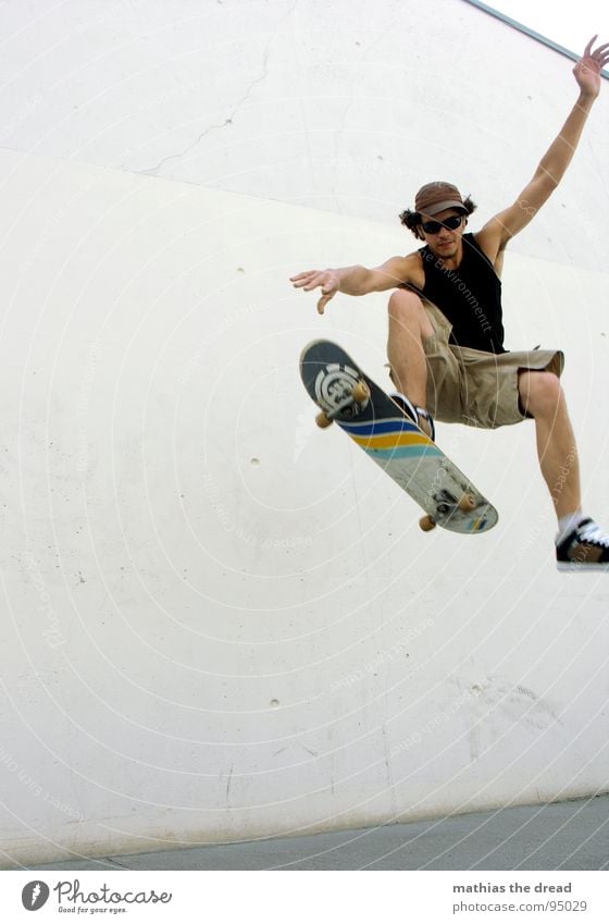 ... landing attempt ... Sports Burden Healthy Leisure and hobbies Jump Skateboarding Concrete Wall (building) Sunlight Man Young man Cap Shorts Jumping power