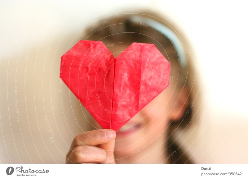 Origami love Human being Feminine Child Girl Infancy Head Fingers 1 8 - 13 years Paper Sign Heart Happy Near Positive Red Emotions Happiness Sympathy Friendship