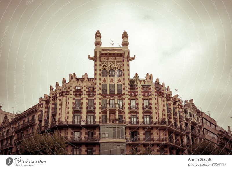 Old house in Barcelona Vacation & Travel Tourism Summer vacation Sky Clouds Storm clouds Bad weather Town Downtown Deserted House (Residential Structure) Palace